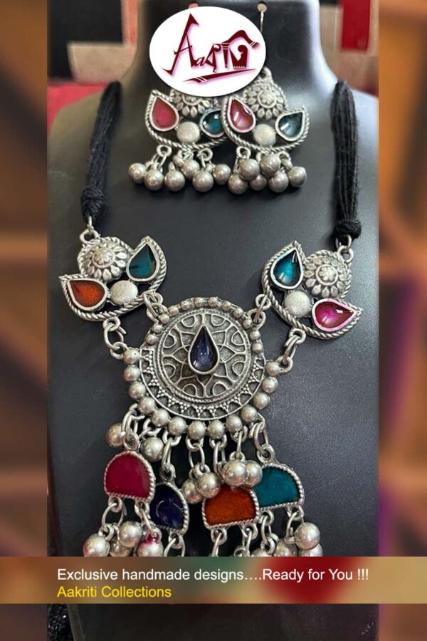 Afghani choker